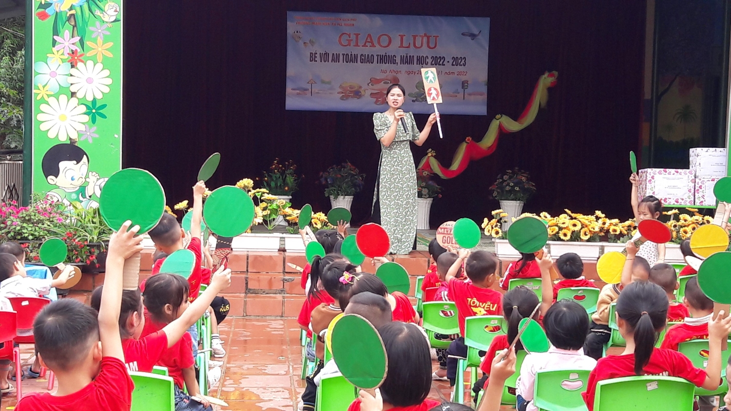 Tổ chức giao lưu " Bé với an toàn giao thông" năm học 2022-2023