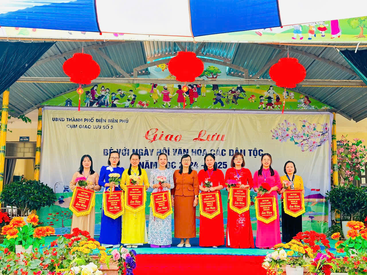 TRƯỜNG MẦM NON XÃ NÀ NHẠN THAM GIA GIAO LƯU “ BÉ VỚI NGÀY HỘI VĂN HÓA DÂN TỘC” CỤM TRƯỜNG MẦM NON SỐ 3 NĂM HỌC 2024 - 2525