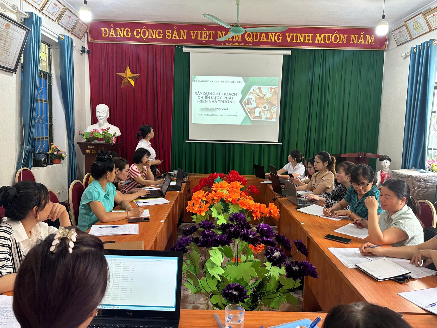 TIN HOẠT ĐỘNG CHUYÊN MÔN TẬP HUẤN BỒI DƯỠNG CHÍNH TRỊ – CHUYÊN MÔN HÈ NĂM HỌC 2025-2026