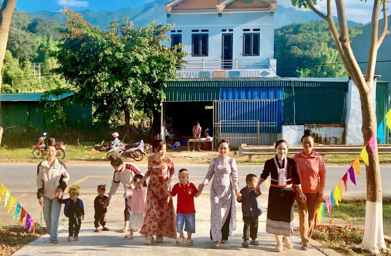 TRƯỜNG MẦM NON SỐ 1 NÀ NHẠN VUI MỪNG ĐÓN TRẺ