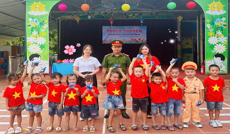 TUYÊN TRUYỀN AN TOÀN GIAO THÔNG PHÒNG CHÁY CHỮA CHÁY TẠI TRƯỜNG MẦM NON SỐ 1 NÀ NHẠN