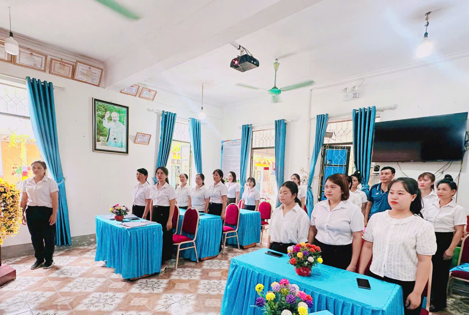 TRƯỜNG MẦM NON SỐ 1 NÀ NHẠN TỔ CHỨC THÀNH CÔNG HỘI NGHỊ CÁN BỘ, VIÊN CHỨC NĂM HỌC 2025 – 2026